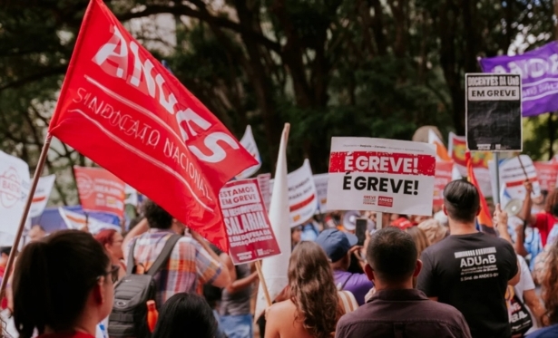 Greve: professores de universidades se dividem sobre aceitar proposta