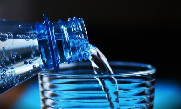 Sete sinais de que você está bebendo pouca água