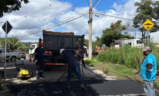 Implanta��o de 10 quebra-molas refor�a seguran�a no bairro Chapada, em Santo Ant�nio do Leite